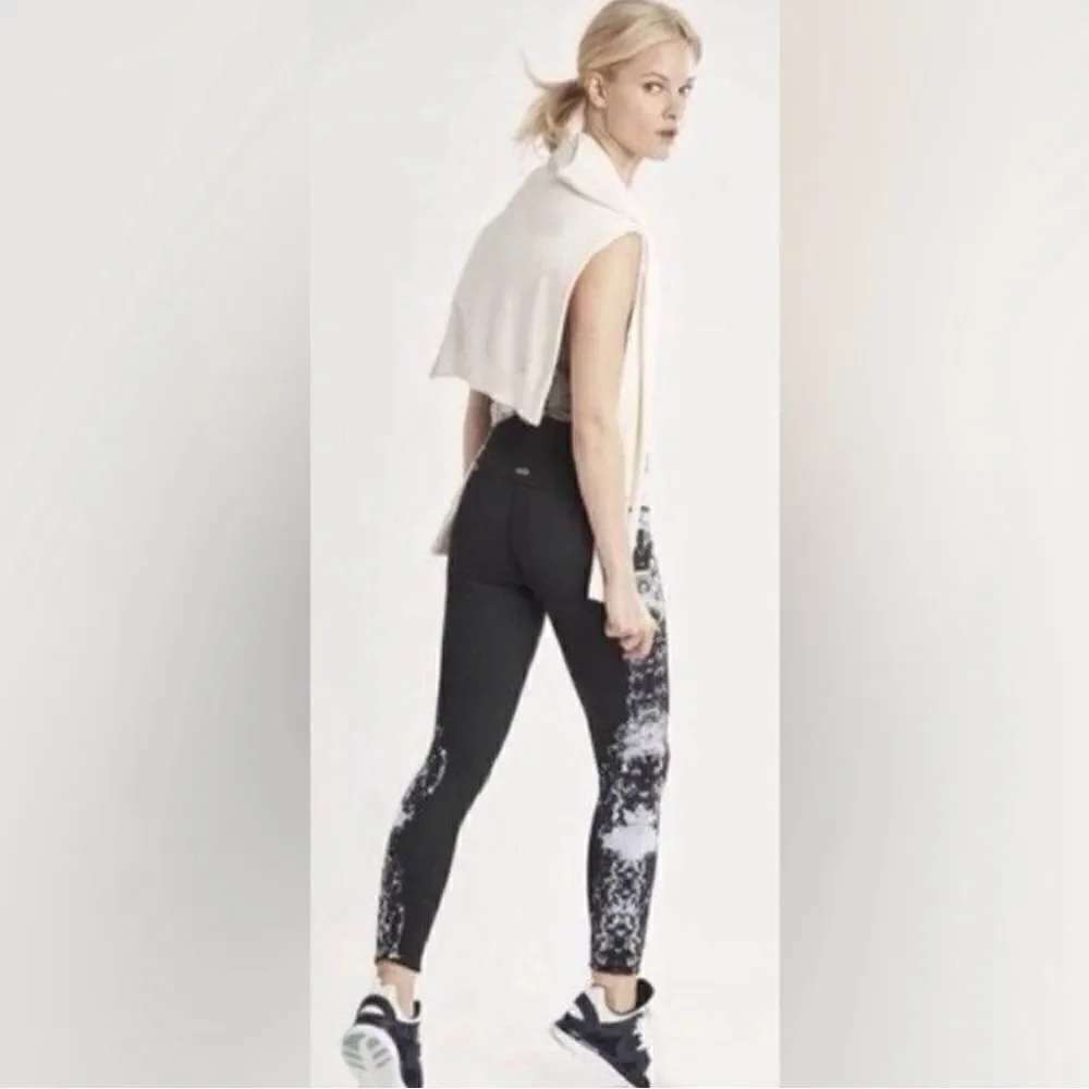 Alo Yoga Black White Dark Krystal Graphic High Waisted Airbrush Workout Leggings